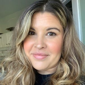 Meet your Posher, Caitlin